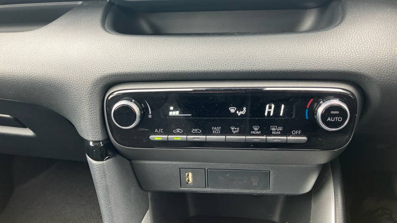 Toyota Yaris 1.5 Hybrid Icon 5dr CVT Hybrid Hatchback